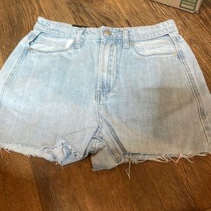 💙💙Blank NYC SHORTS NWT Multiple sizes inseam 3 See cut outs! style 67s-8954rv